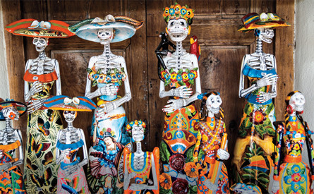 Day of the Dead skeleton figures