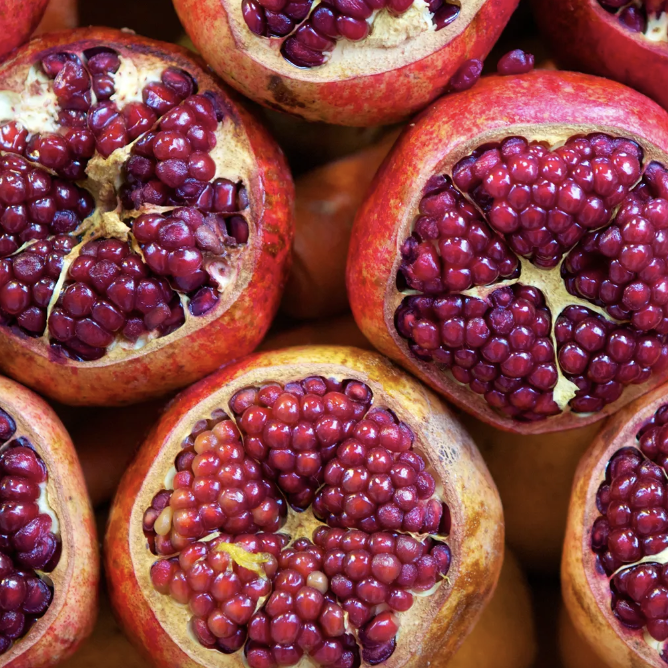 Pomegranate_Seeds_Fruit.png